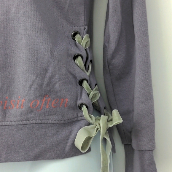 Disney Parks I Don't Live in Fantasyland But Visit Often Sweatshirt Size XS - Picture 6 of 8